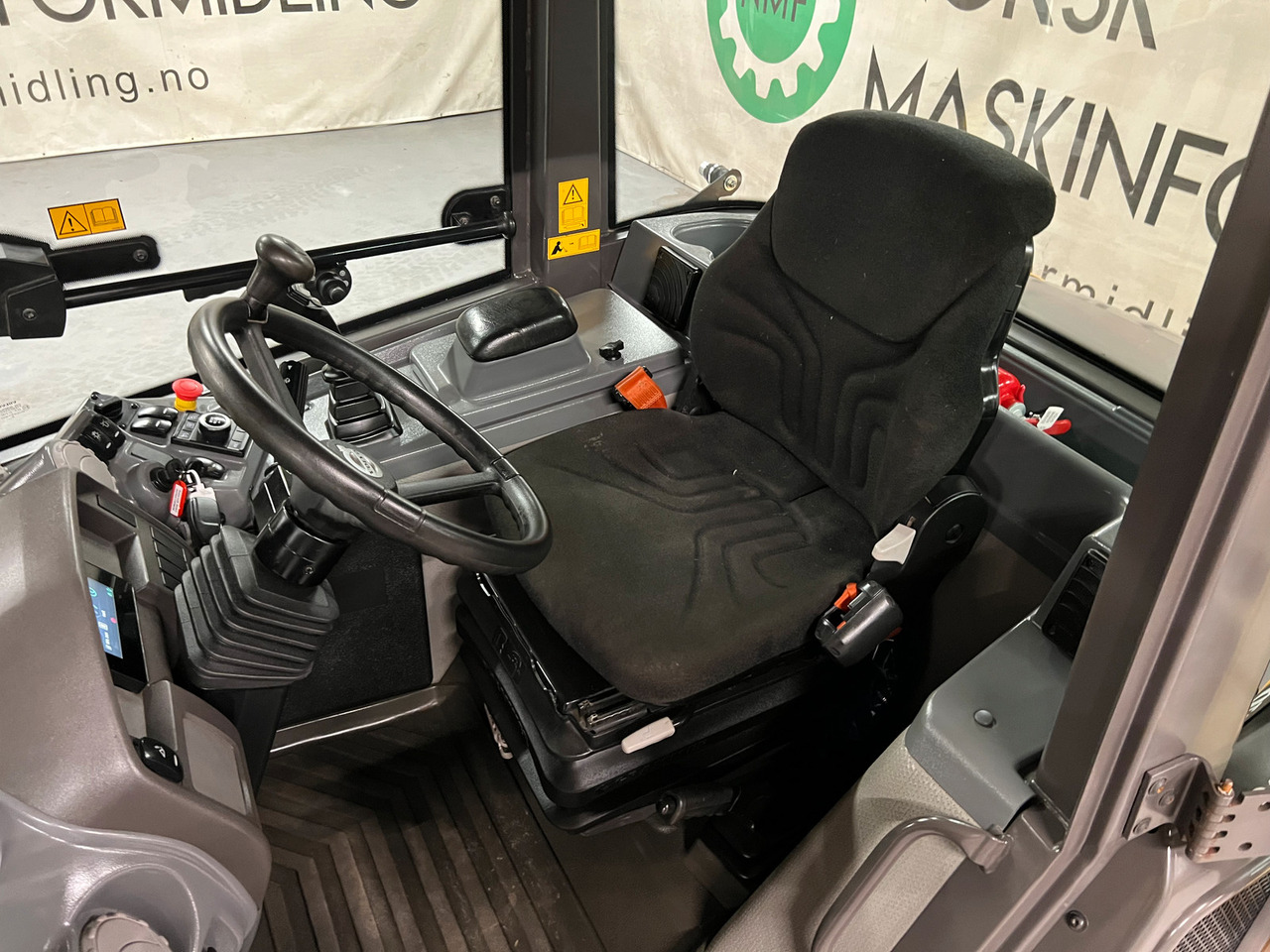 Колёсный погрузчик Volvo JL25H: фото 10