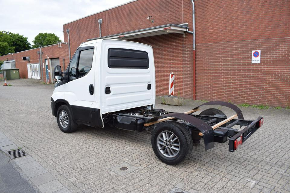 Iveco Daily 35 S21 3,0 Automatik Luftfederung Tempomat - Грузовик-шасси, Коммерческий автомобиль: фото 4 Iveco Daily 35 S21 3,0 Automatik Luftfederung Tempomat - Грузовик-шасси, Коммерческий автомобиль: фото 4