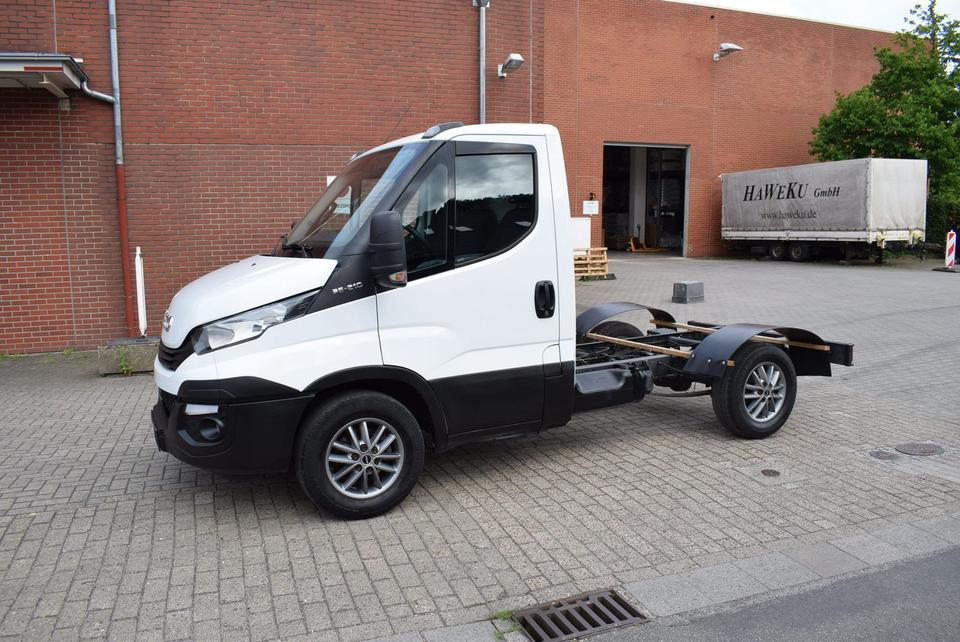 Iveco Daily 35 S21 3,0 Automatik Luftfederung Tempomat - Малотоннажный седельный тягач: фото 2 Iveco Daily 35 S21 3,0 Automatik Luftfederung Tempomat - Малотоннажный седельный тягач: фото 2