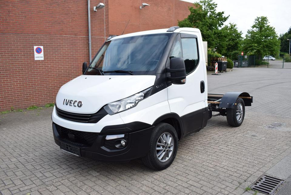 Iveco Daily 35 S21 3,0 Automatik Luftfederung Tempomat - Грузовик-шасси, Коммерческий автомобиль: фото 1 Iveco Daily 35 S21 3,0 Automatik Luftfederung Tempomat - Грузовик-шасси, Коммерческий автомобиль: фото 1