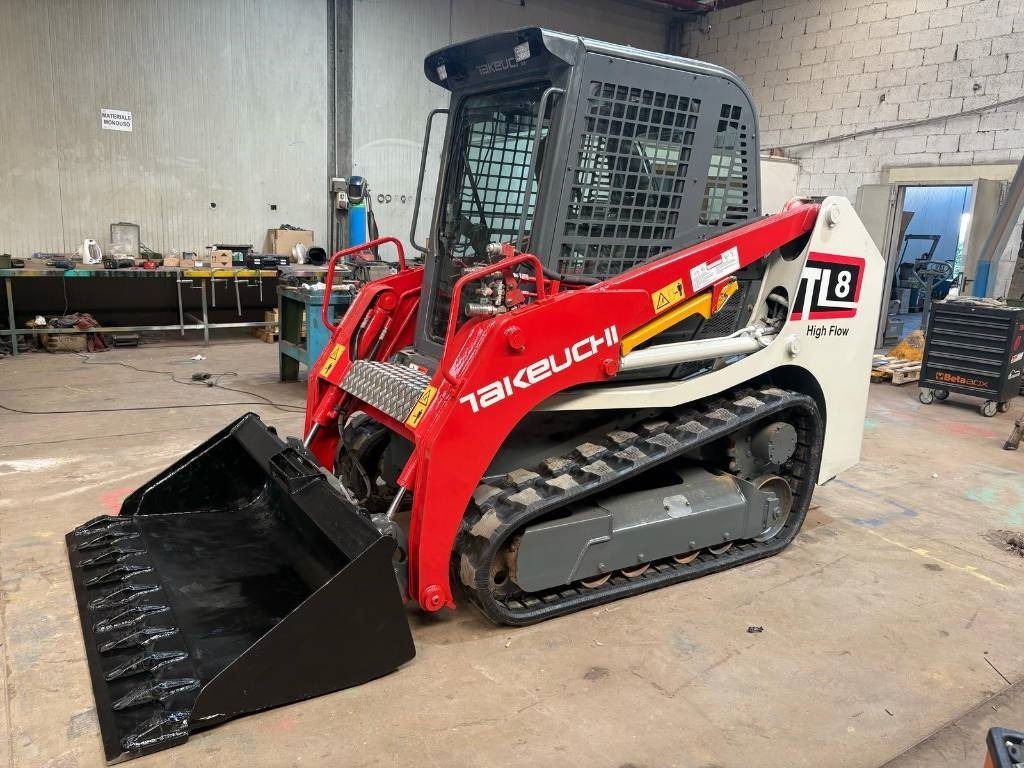 Takeuchi TL 8 - Мини-погрузчик с бортовым поворотом: фото 1 Takeuchi TL 8 - Мини-погрузчик с бортовым поворотом: фото 1