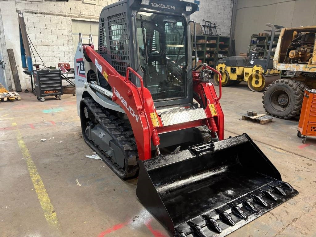Takeuchi TL 8 - Мини-погрузчик с бортовым поворотом: фото 2 Takeuchi TL 8 - Мини-погрузчик с бортовым поворотом: фото 2