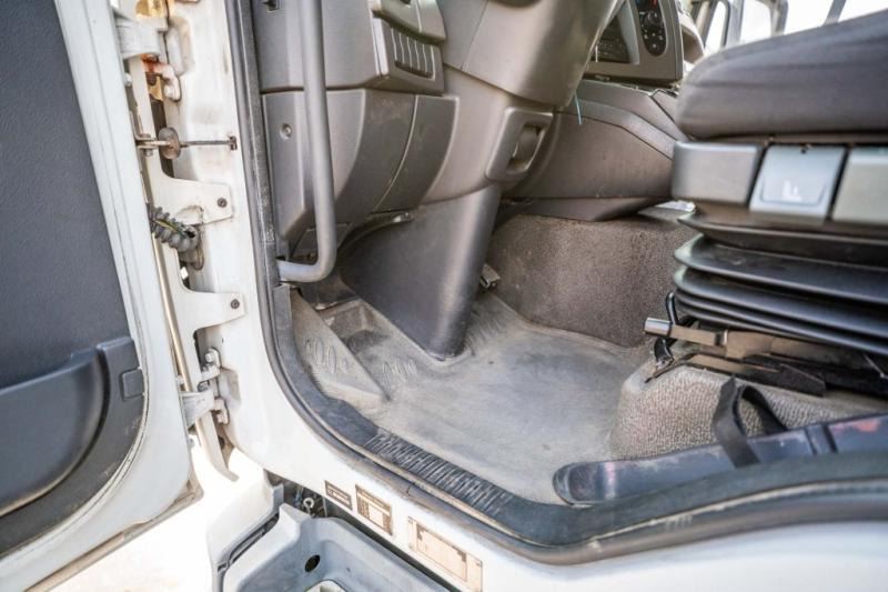Грузовик с закрытым кузовом Renault MIDLUM 270 DXI (18t.): фото 9