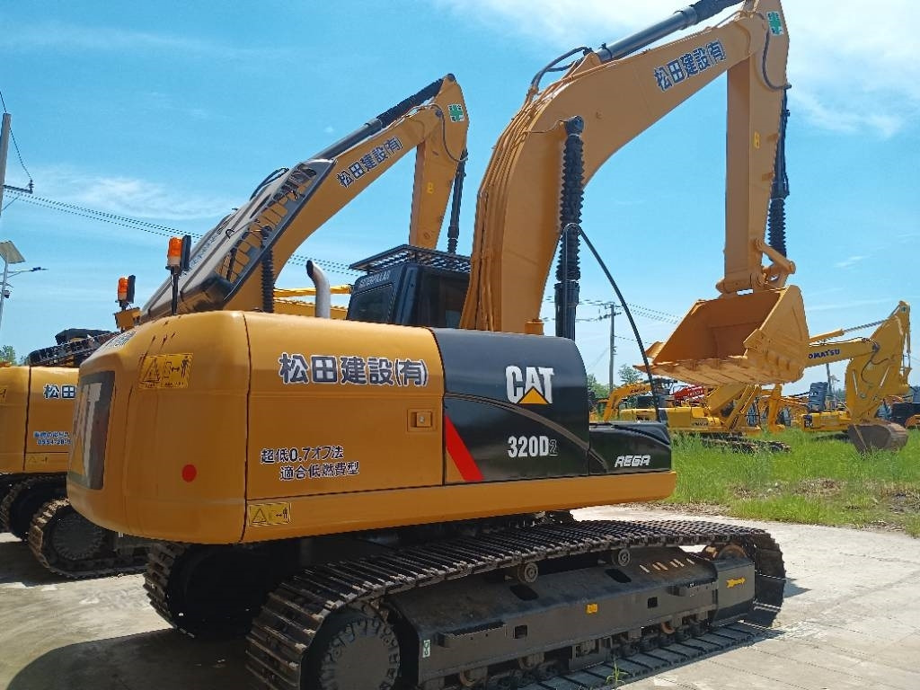 CAT 320D2 - Гусеничный экскаватор: фото 1 CAT 320D2 - Гусеничный экскаватор: фото 1