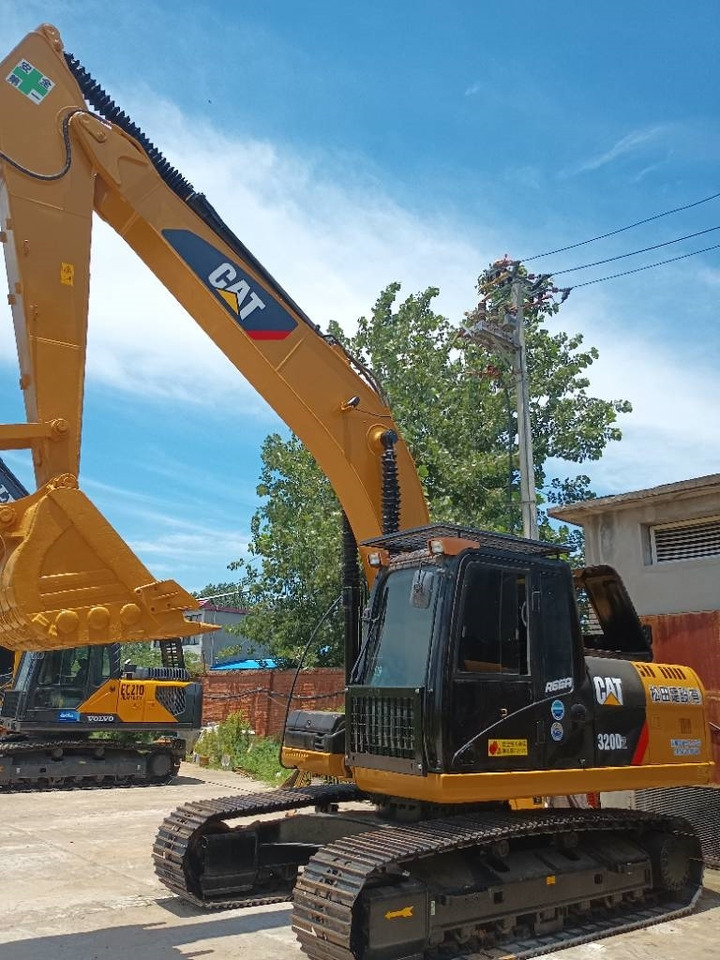 CAT 320D2 - Гусеничный экскаватор: фото 3 CAT 320D2 - Гусеничный экскаватор: фото 3