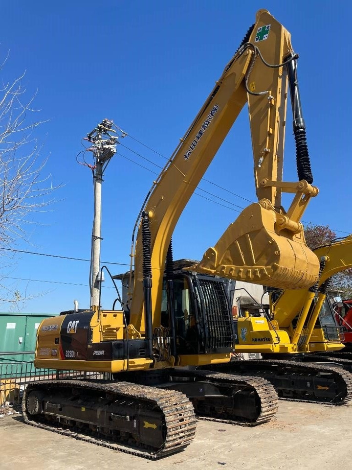 CAT 323D2 - Гусеничный экскаватор: фото 2 CAT 323D2 - Гусеничный экскаватор: фото 2