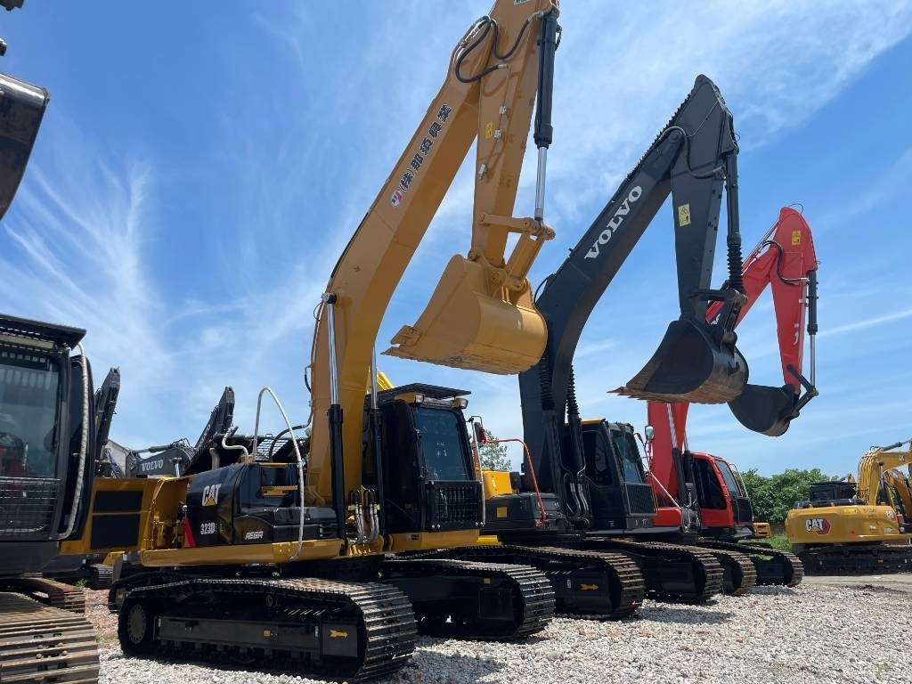 CAT 323D2 - Гусеничный экскаватор: фото 5 CAT 323D2 - Гусеничный экскаватор: фото 5