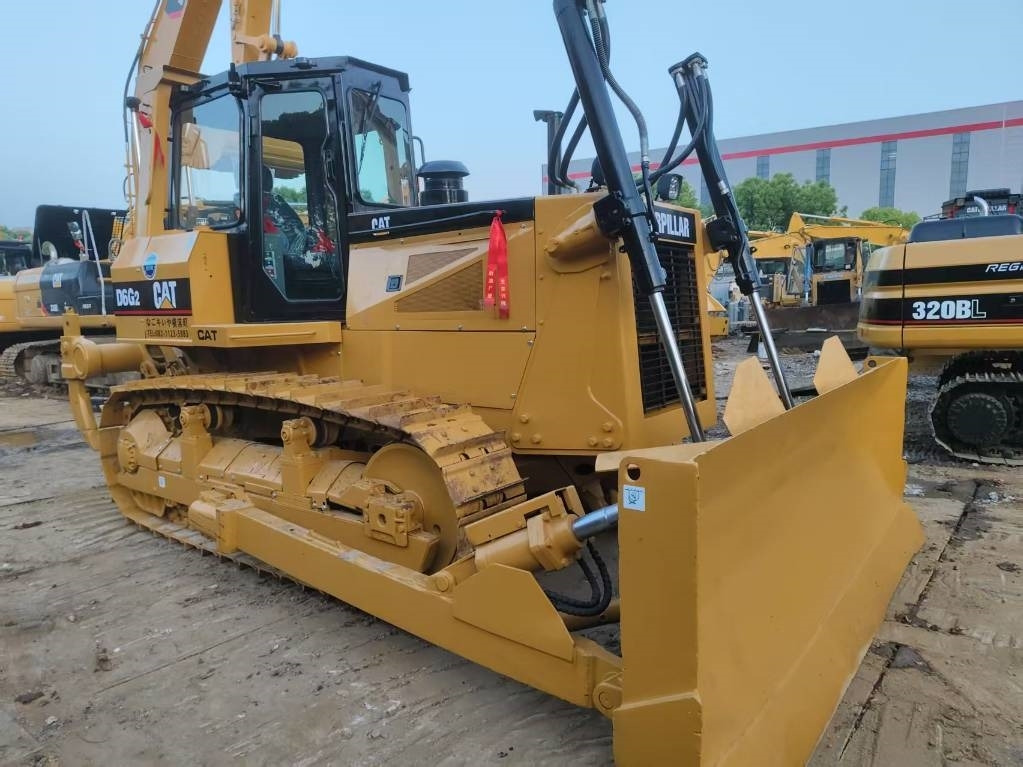 CAT D6G2 - Гусеничный экскаватор: фото 1 CAT D6G2 - Гусеничный экскаватор: фото 1