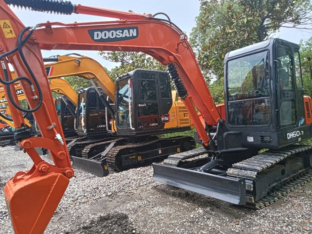 Doosan DH 60-7 - Гусеничный экскаватор: фото 2 Doosan DH 60-7 - Гусеничный экскаватор: фото 2