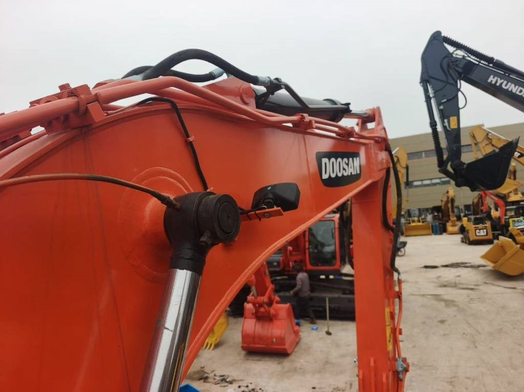 Doosan DX 140 - Гусеничный экскаватор: фото 2 Doosan DX 140 - Гусеничный экскаватор: фото 2
