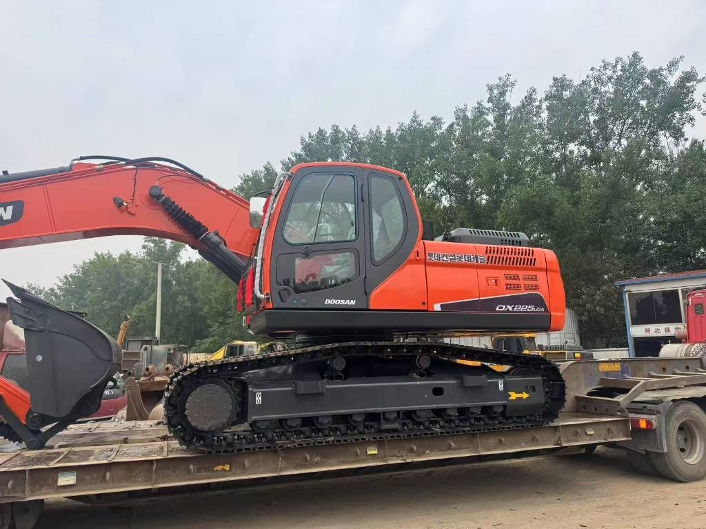 Doosan DX 225 LCA - Гусеничный экскаватор: фото 2 Doosan DX 225 LCA - Гусеничный экскаватор: фото 2