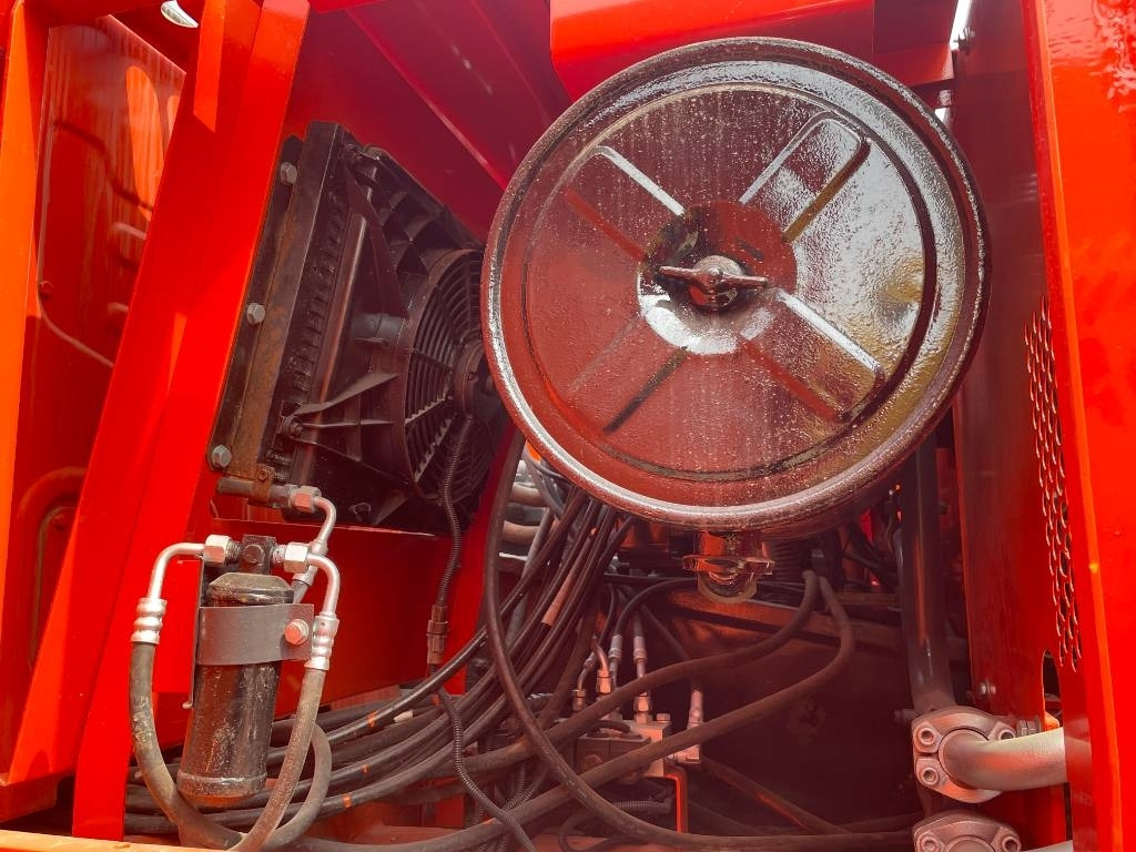 Гусеничный экскаватор Doosan DX 300: фото 6 Гусеничный экскаватор Doosan DX 300: фото 6