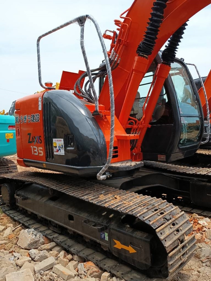Hitachi ZX 135 - Гусеничный экскаватор: фото 2 Hitachi ZX 135 - Гусеничный экскаватор: фото 2