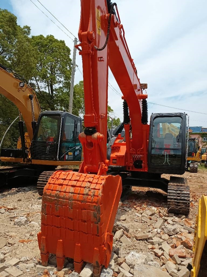 Hitachi ZX 135 - Гусеничный экскаватор: фото 5 Hitachi ZX 135 - Гусеничный экскаватор: фото 5