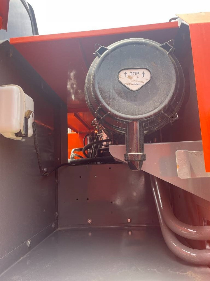 Hitachi ZX 200 - Гусеничный экскаватор: фото 5 Hitachi ZX 200 - Гусеничный экскаватор: фото 5