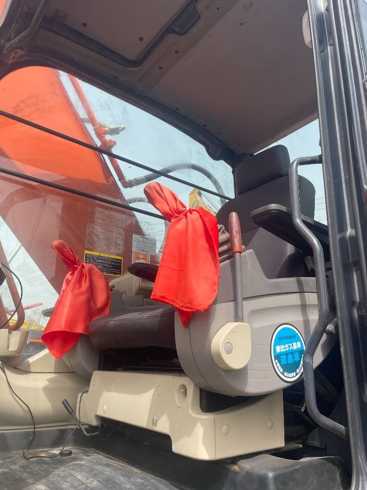 Hitachi ZX 240 - Гусеничный экскаватор: фото 4 Hitachi ZX 240 - Гусеничный экскаватор: фото 4