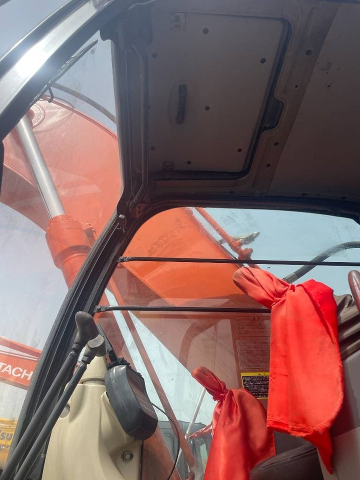 Hitachi ZX 240 - Гусеничный экскаватор: фото 5 Hitachi ZX 240 - Гусеничный экскаватор: фото 5