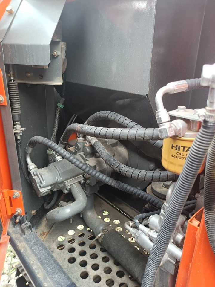 Hitachi ZX 60 - Гусеничный экскаватор: фото 5 Hitachi ZX 60 - Гусеничный экскаватор: фото 5