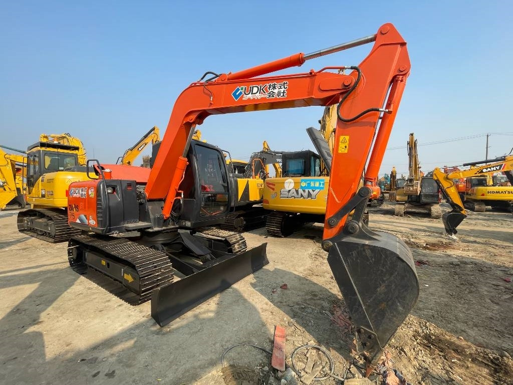Hitachi ZX 75 - Гусеничный экскаватор: фото 1 Hitachi ZX 75 - Гусеничный экскаватор: фото 1
