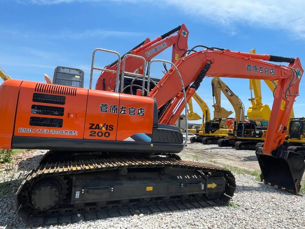 Hitachi ZX200 - Гусеничный экскаватор: фото 1 Hitachi ZX200 - Гусеничный экскаватор: фото 1