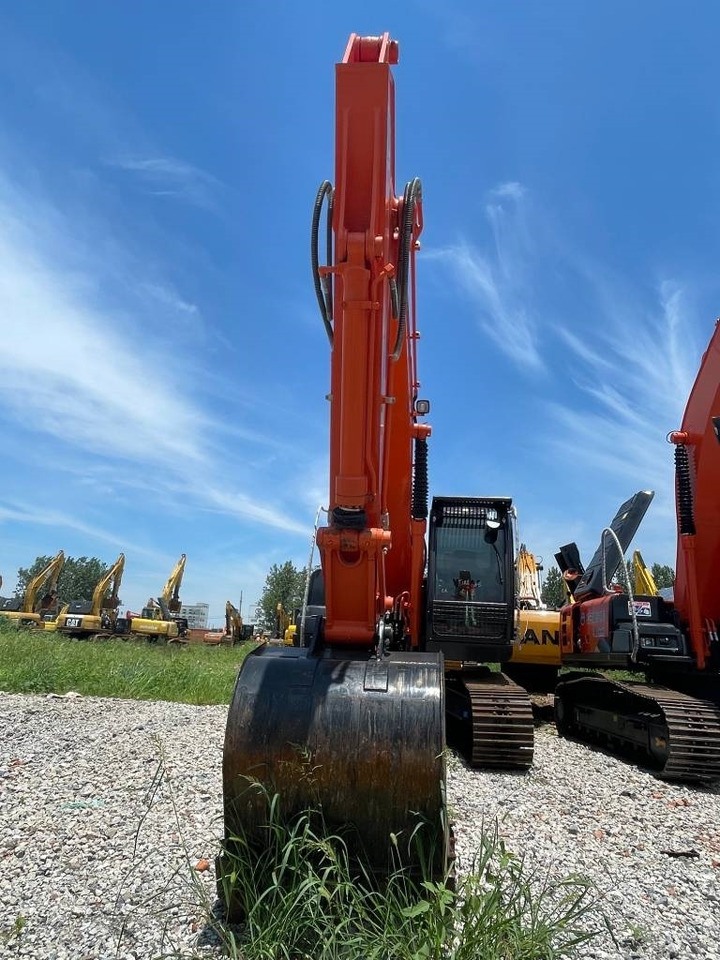 Hitachi ZX200 - Гусеничный экскаватор: фото 3 Hitachi ZX200 - Гусеничный экскаватор: фото 3