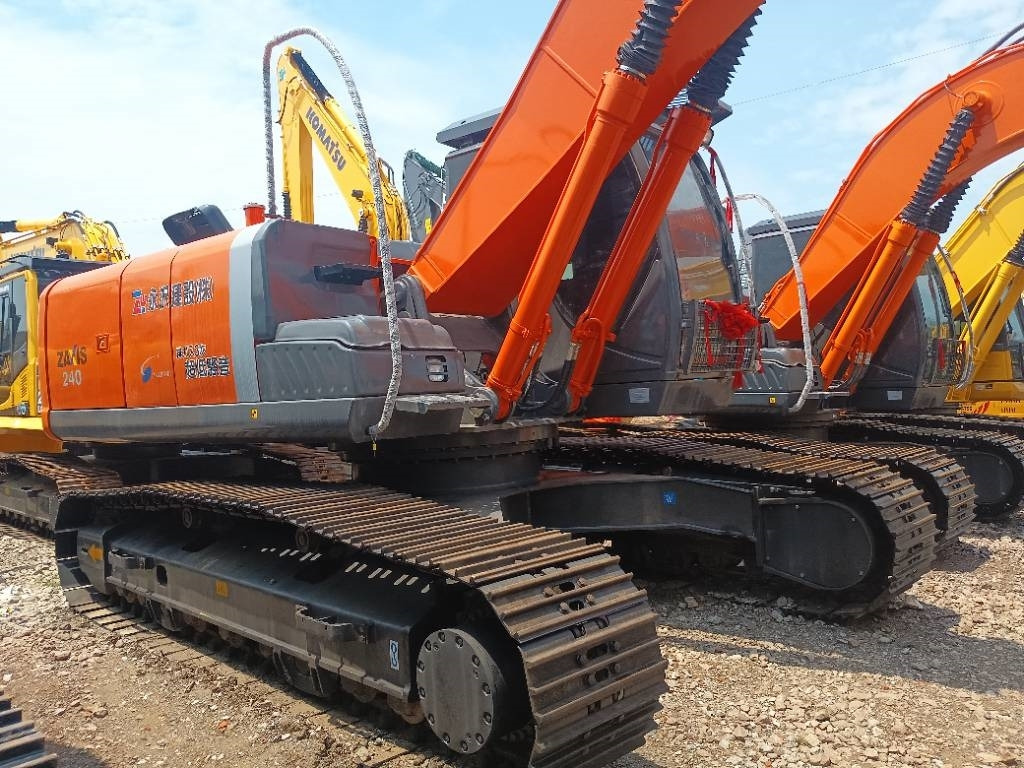 Hitachi zx240 - Гусеничный экскаватор: фото 3 Hitachi zx240 - Гусеничный экскаватор: фото 3