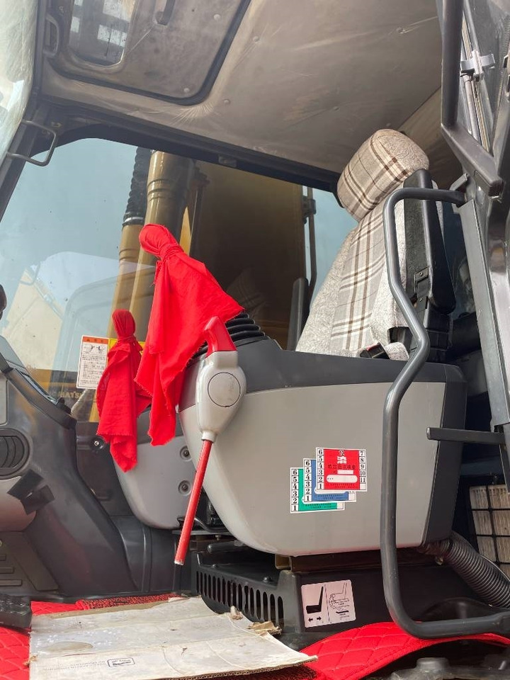 Komatsu PC 200  - Гусеничный экскаватор: фото 3 Komatsu PC 200  - Гусеничный экскаватор: фото 3