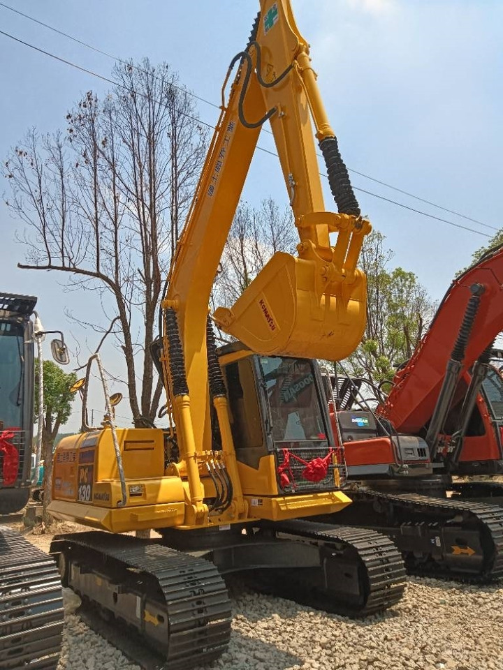 Komatsu pc130 - Гусеничный экскаватор: фото 1 Komatsu pc130 - Гусеничный экскаватор: фото 1