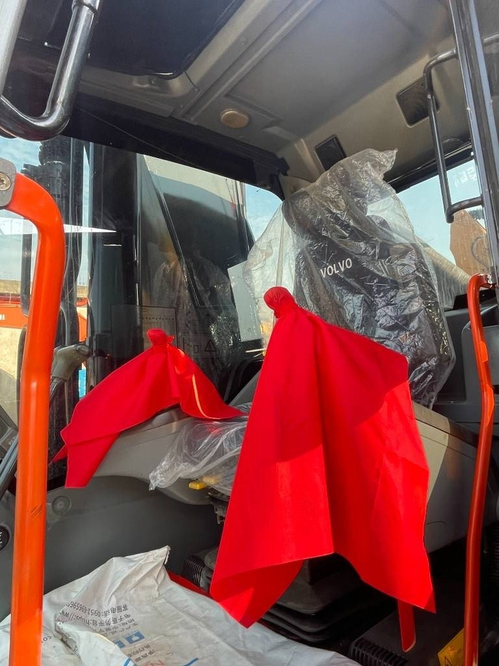 Volvo EC 380 D L - Гусеничный экскаватор: фото 4 Volvo EC 380 D L - Гусеничный экскаватор: фото 4