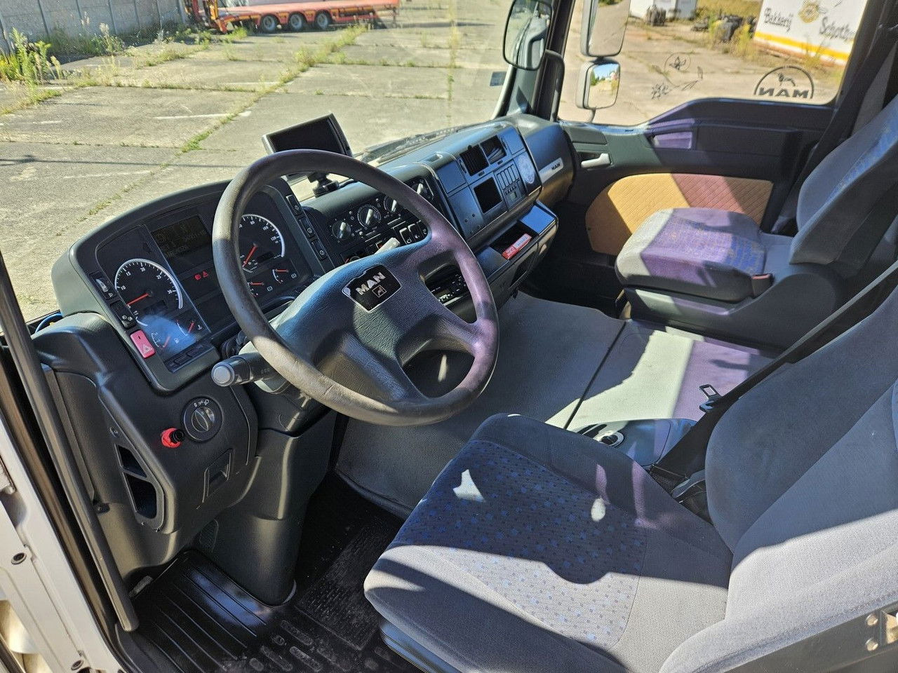 Тягач MAN 18.413 FLS - Manual pump and injectors, Intarder, Airco: фото 10 Тягач MAN 18.413 FLS - Manual pump and injectors, Intarder, Airco: фото 10