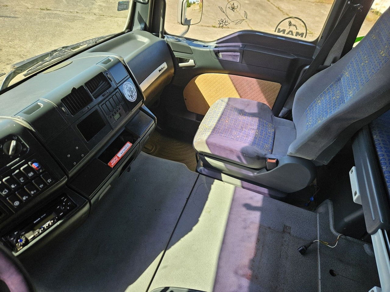 Тягач MAN 18.413 FLS - Manual pump and injectors, Intarder, Airco: фото 12 Тягач MAN 18.413 FLS - Manual pump and injectors, Intarder, Airco: фото 12