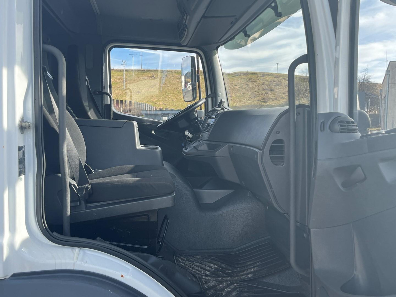Грузовик бортовой/ Платформа, Автоманипулятор Mercedes truck ATEGO, 1527, Crane HMF 1120 - K5: фото 18