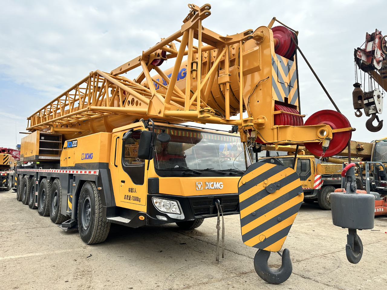 XCMG XCA200 200TON Truck crane - Мобильный кран: фото 3 XCMG XCA200 200TON Truck crane - Мобильный кран: фото 3