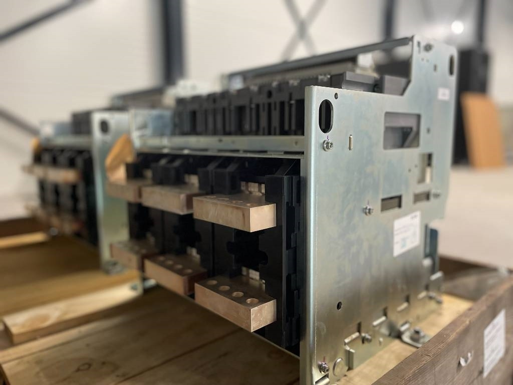 Mitsubishi Circuit breaker 2500A - AE2500-SW 3P - DPX-12648 - Строительная техника: фото 3 Mitsubishi Circuit breaker 2500A - AE2500-SW 3P - DPX-12648 - Строительная техника: фото 3