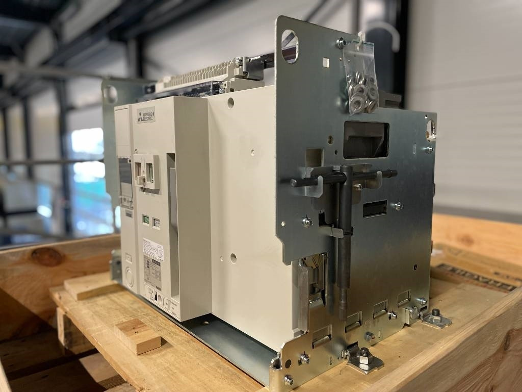 Mitsubishi Circuit breaker 3200A - AE3200-SW 4P - DPX-12648 - Строительная техника: фото 5 Mitsubishi Circuit breaker 3200A - AE3200-SW 4P - DPX-12648 - Строительная техника: фото 5