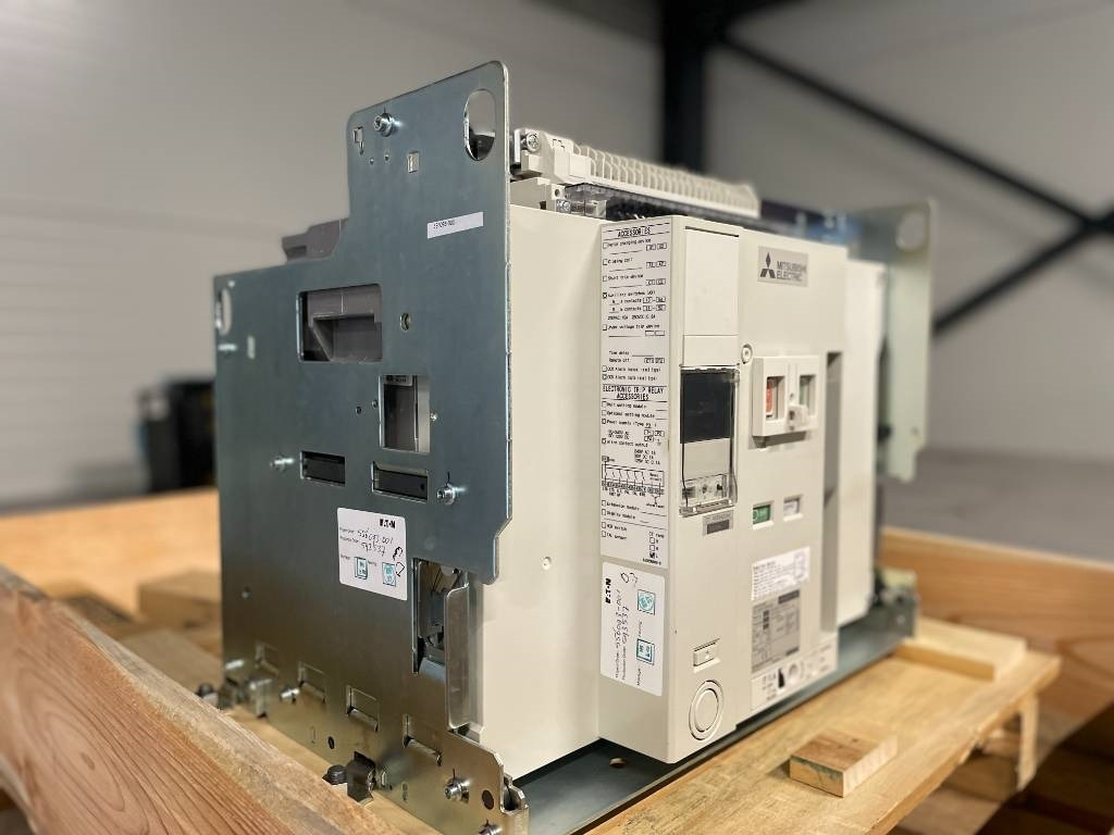 Mitsubishi Circuit breaker 3200A - AE3200-SW 4P - DPX-12648 - Строительная техника: фото 2 Mitsubishi Circuit breaker 3200A - AE3200-SW 4P - DPX-12648 - Строительная техника: фото 2