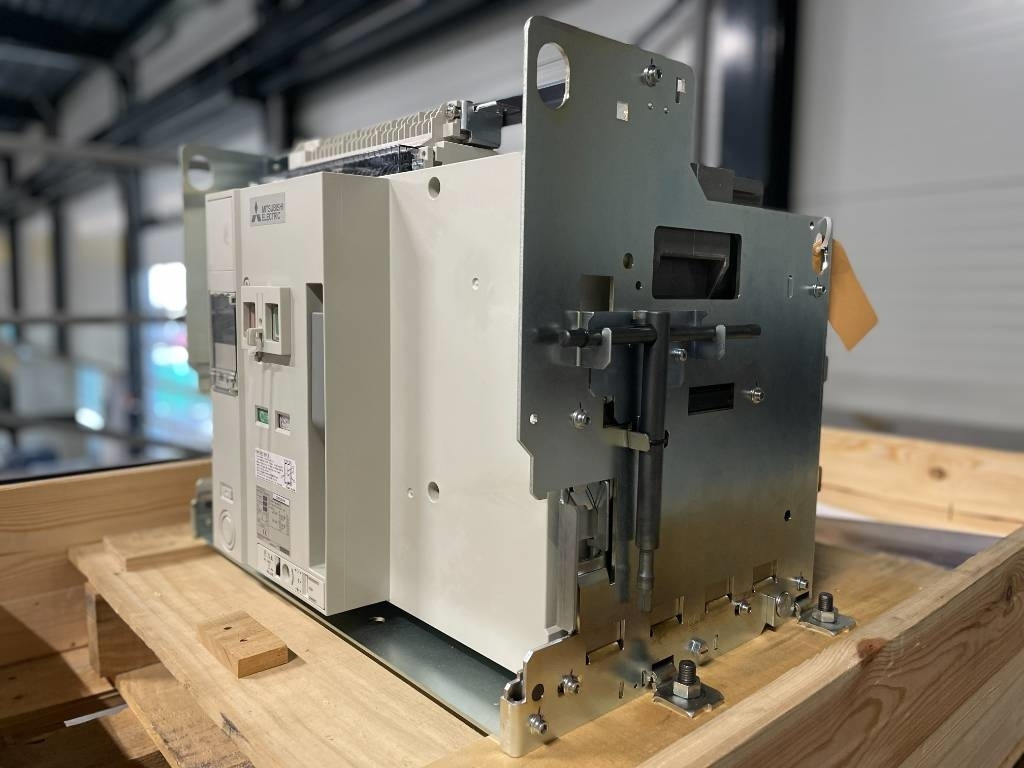 Mitsubishi Circuit breaker 4000A - AE4000-SWA 4P - DPX-12648 - Строительная техника: фото 5 Mitsubishi Circuit breaker 4000A - AE4000-SWA 4P - DPX-12648 - Строительная техника: фото 5