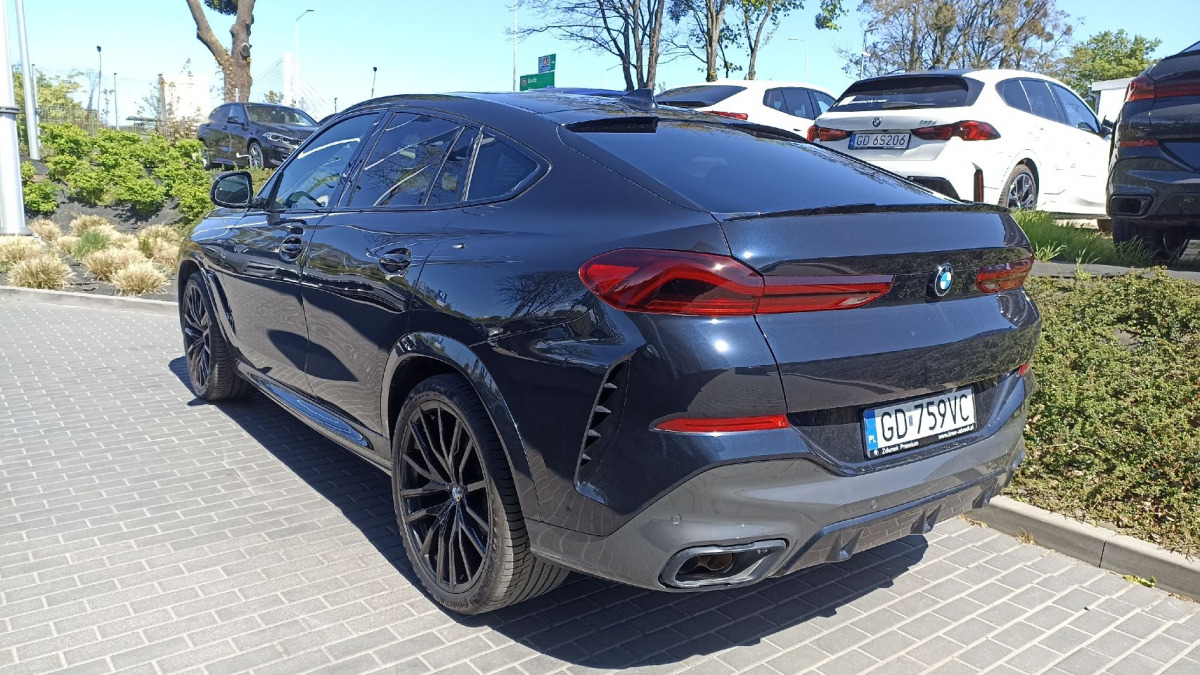 BMW X6 M50i SUV - Внедорожник: фото 4 BMW X6 M50i SUV - Внедорожник: фото 4