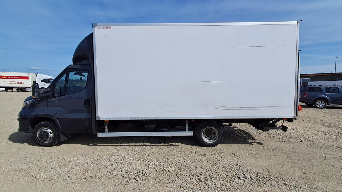 IVECO DAILY 50C18 KONTENER Z WINDĄ - Фургон с закрытым кузовом: фото 4 IVECO DAILY 50C18 KONTENER Z WINDĄ - Фургон с закрытым кузовом: фото 4