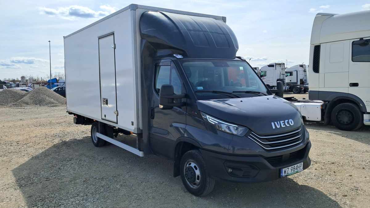 IVECO DAILY 50C18 KONTENER Z WINDĄ - Фургон с закрытым кузовом: фото 1 IVECO DAILY 50C18 KONTENER Z WINDĄ - Фургон с закрытым кузовом: фото 1