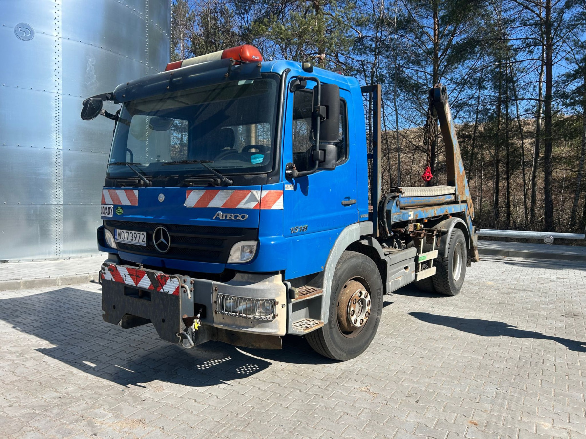 MERCEDES BENZ ATEGO HAKOWIEC - Крюковой мультилифт: фото 2 MERCEDES BENZ ATEGO HAKOWIEC - Крюковой мультилифт: фото 2