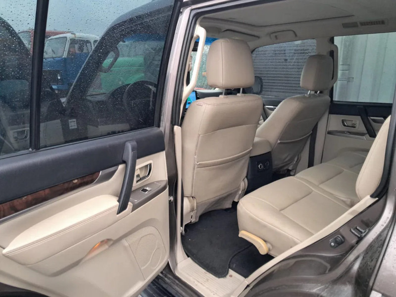 Легковой автомобиль Mitsubishi Pajero GLS 3.5 - V6 , 4x4 , 7 Pers. , Full option: фото 12