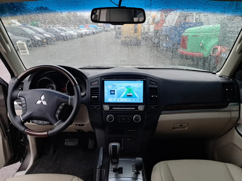 Легковой автомобиль Mitsubishi Pajero GLS 3.5 - V6 , 4x4 , 7 Pers. , Full option: фото 10