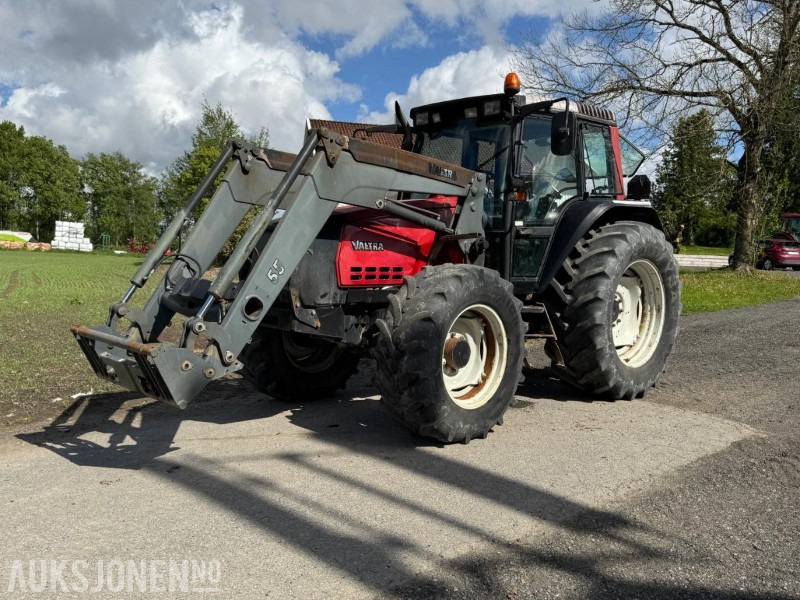 2005 Valtra 6850 - Трактор: фото 1 2005 Valtra 6850 - Трактор: фото 1