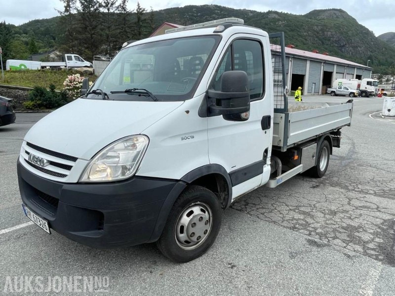 2009 Iveco Daily lastebil med 3-veis tipp - 3 seter - krok - 185707 km. - Самосвал: фото 1 2009 Iveco Daily lastebil med 3-veis tipp - 3 seter - krok - 185707 km. - Самосвал: фото 1