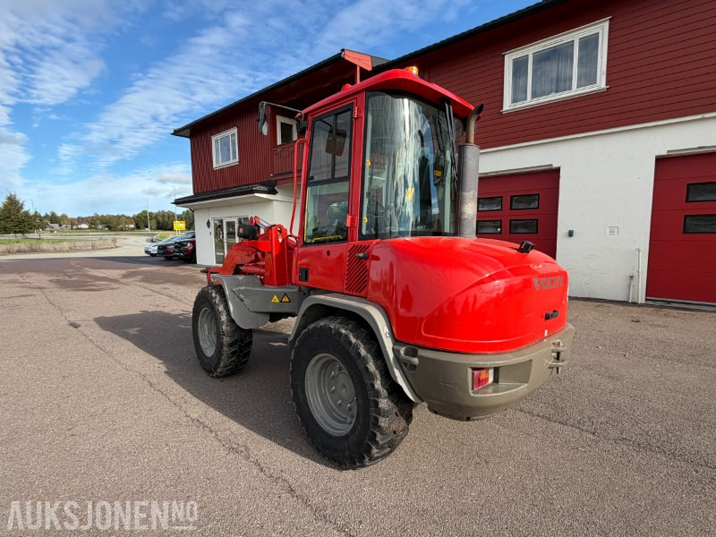 2013 Volvo L30B-Z7X Hjullaster - 6650kg - Ryggekamera - Universalskuff - Pallegafler - Колёсный погрузчик: фото 3 2013 Volvo L30B-Z7X Hjullaster - 6650kg - Ryggekamera - Universalskuff - Pallegafler - Колёсный погрузчик: фото 3