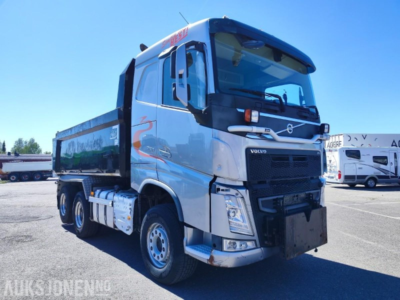2017 Volvo FH 6x4 med Norslep dumperkasse – Tandemløft, brøyteopplegg og komplett tilhengeropplegg - Самосвал: фото 4 2017 Volvo FH 6x4 med Norslep dumperkasse – Tandemløft, brøyteopplegg og komplett tilhengeropplegg - Самосвал: фото 4