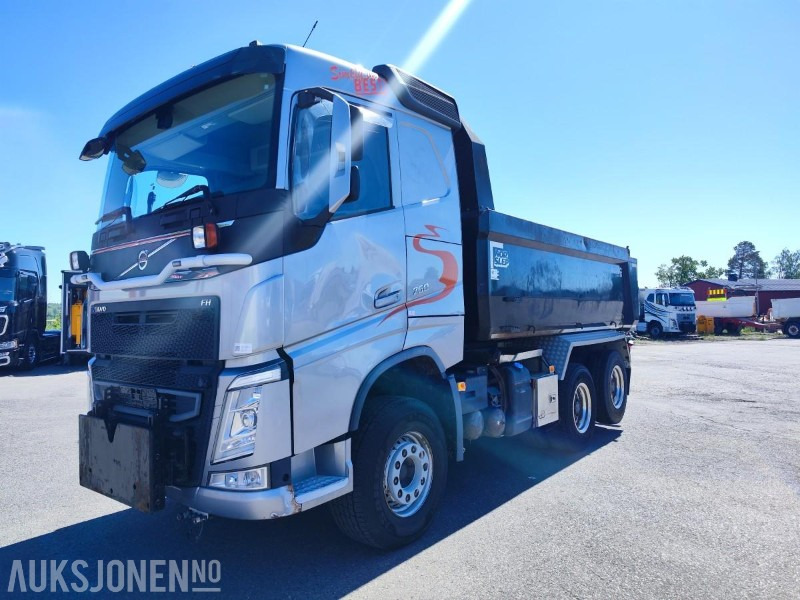 2017 Volvo FH 6x4 med Norslep dumperkasse – Tandemløft, brøyteopplegg og komplett tilhengeropplegg - Самосвал: фото 1 2017 Volvo FH 6x4 med Norslep dumperkasse – Tandemløft, brøyteopplegg og komplett tilhengeropplegg - Самосвал: фото 1