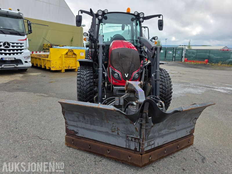 2018 Valtra A94 traktor med mye snøutstyr 981 timer - Трактор: фото 3 2018 Valtra A94 traktor med mye snøutstyr 981 timer - Трактор: фото 3