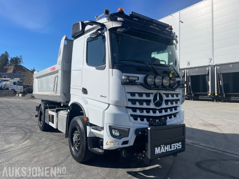 2024 Mercedes-Benz Arocs 1842 4x4 Kombibil m/brøyteopplegg – Kun 13 000 km - Som NY! - Самосвал: фото 1 2024 Mercedes-Benz Arocs 1842 4x4 Kombibil m/brøyteopplegg – Kun 13 000 km - Som NY! - Самосвал: фото 1